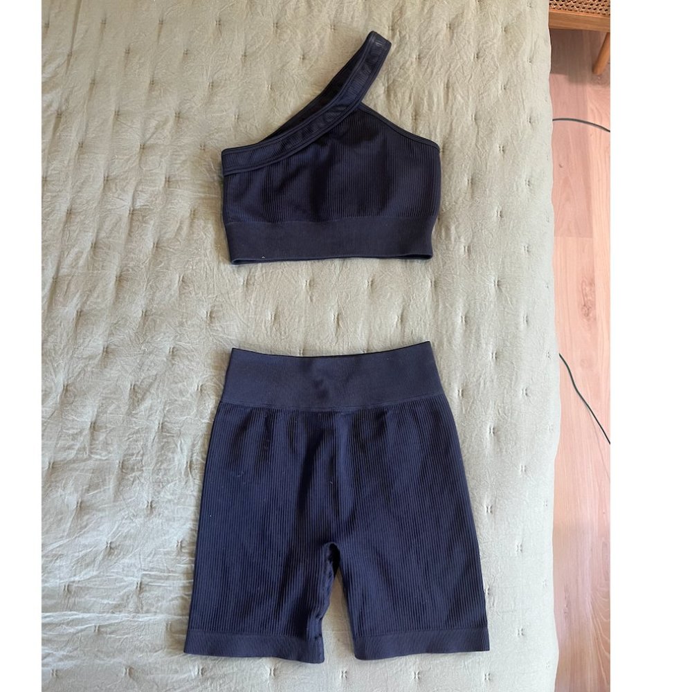 black workout matching set